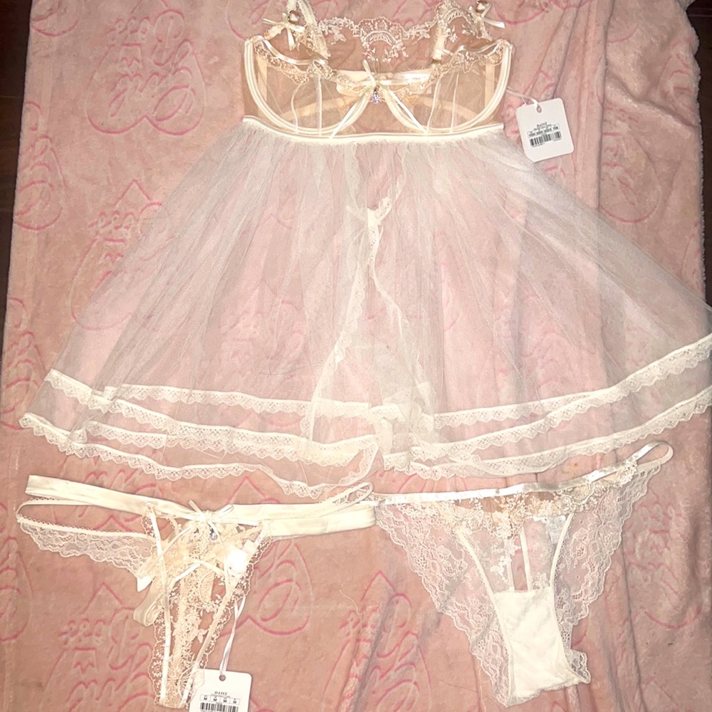 Discontinued very sought after “Daisy baby doll” from Honey Birdette 💕